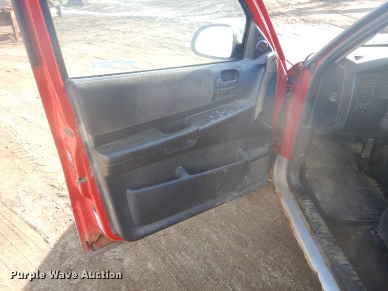 image for item GW9502 2001 Dodge Dakota Quad Cab pickup truck