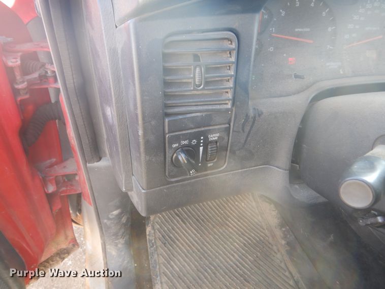 image for item GW9502 2001 Dodge Dakota Quad Cab pickup truck