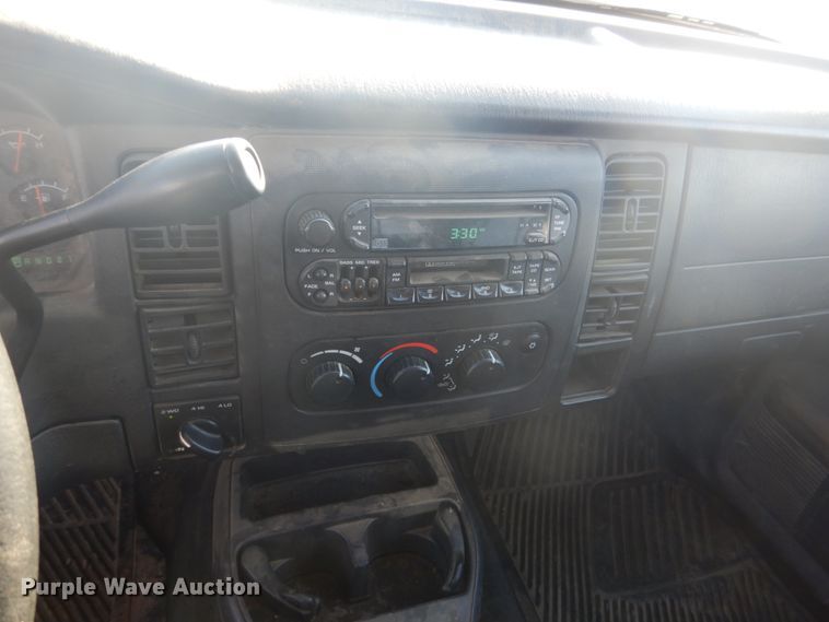 image for item GW9502 2001 Dodge Dakota Quad Cab pickup truck