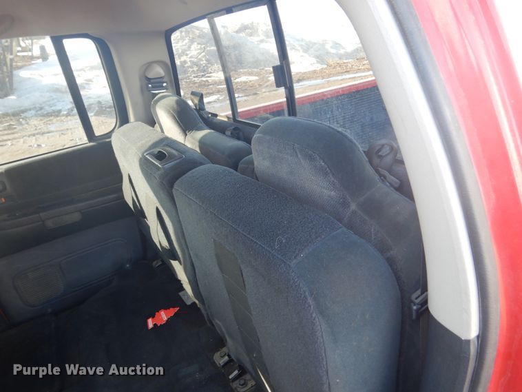 image for item GW9502 2001 Dodge Dakota Quad Cab pickup truck