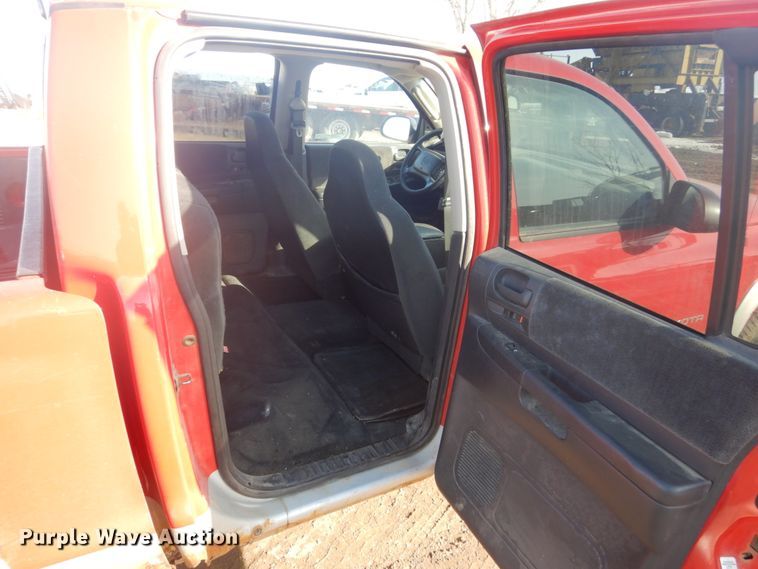 image for item GW9502 2001 Dodge Dakota Quad Cab pickup truck