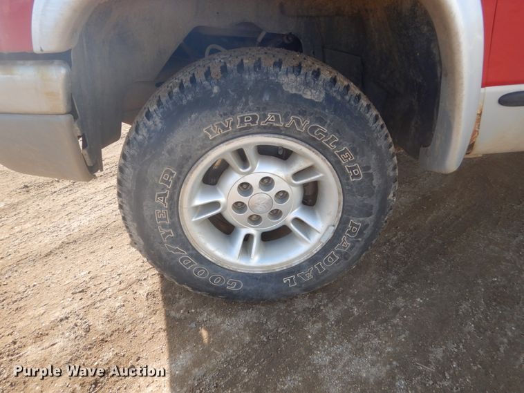 image for item GW9502 2001 Dodge Dakota Quad Cab pickup truck