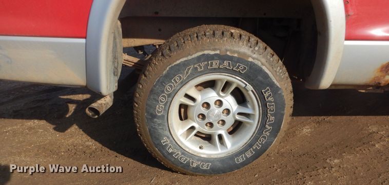 image for item GW9502 2001 Dodge Dakota Quad Cab pickup truck