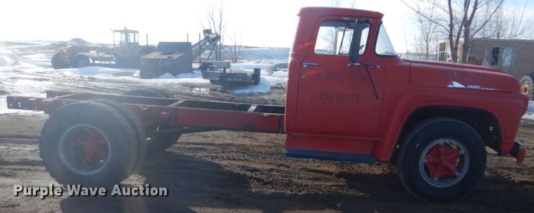 image for item GW9503 1959 Ford F700 truck cab and chassis