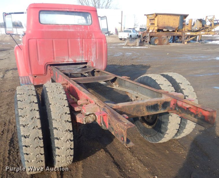 image for item GW9503 1959 Ford F700 truck cab and chassis