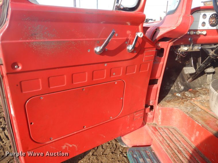 image for item GW9503 1959 Ford F700 truck cab and chassis