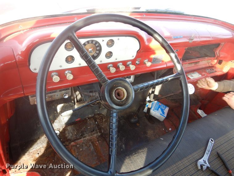 image for item GW9503 1959 Ford F700 truck cab and chassis