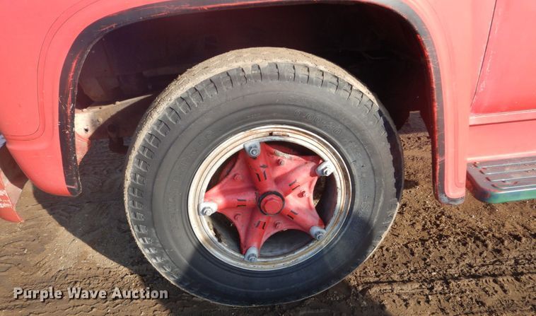 image for item GW9503 1959 Ford F700 truck cab and chassis