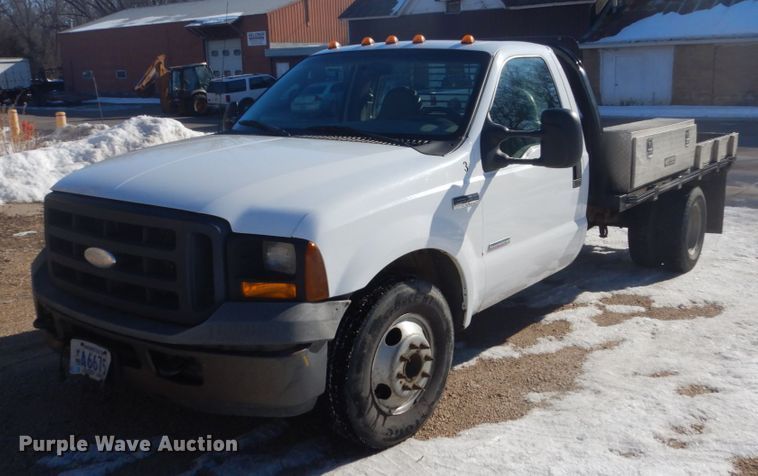 image for item GW9506 2006 Ford F350 Super Duty flatbed pickup truck