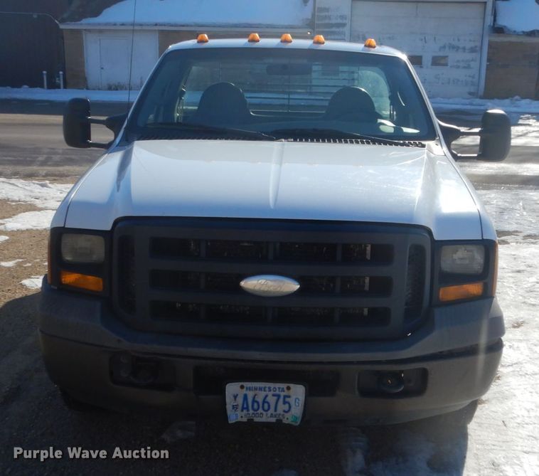 image for item GW9506 2006 Ford F350 Super Duty flatbed pickup truck