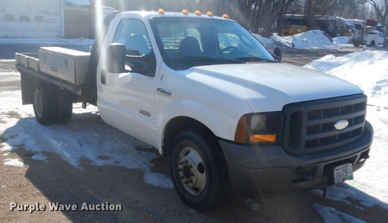 image for item GW9506 2006 Ford F350 Super Duty flatbed pickup truck