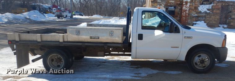 image for item GW9506 2006 Ford F350 Super Duty flatbed pickup truck