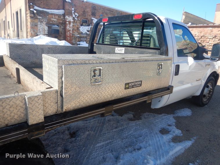 image for item GW9506 2006 Ford F350 Super Duty flatbed pickup truck