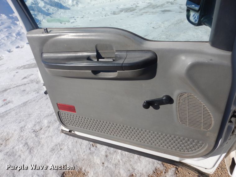 image for item GW9506 2006 Ford F350 Super Duty flatbed pickup truck