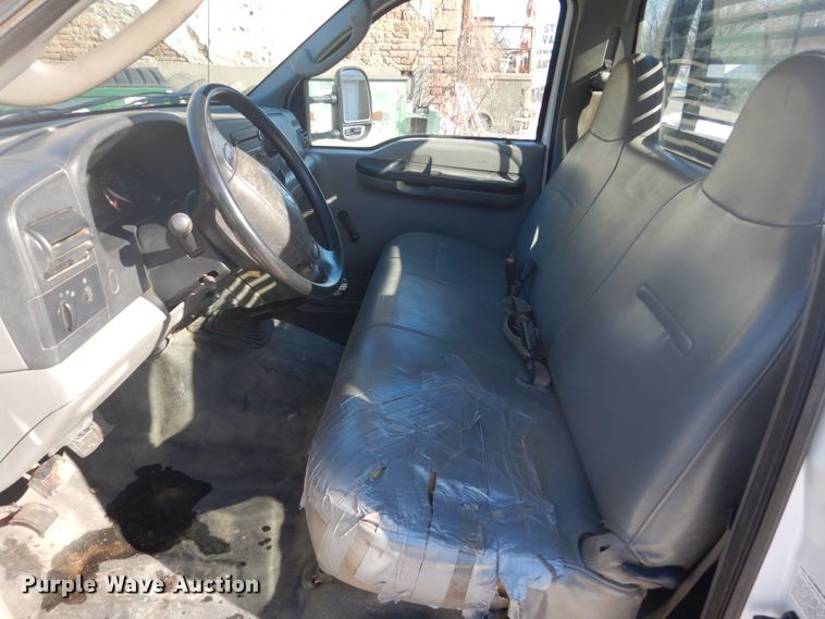 image for item GW9506 2006 Ford F350 Super Duty flatbed pickup truck