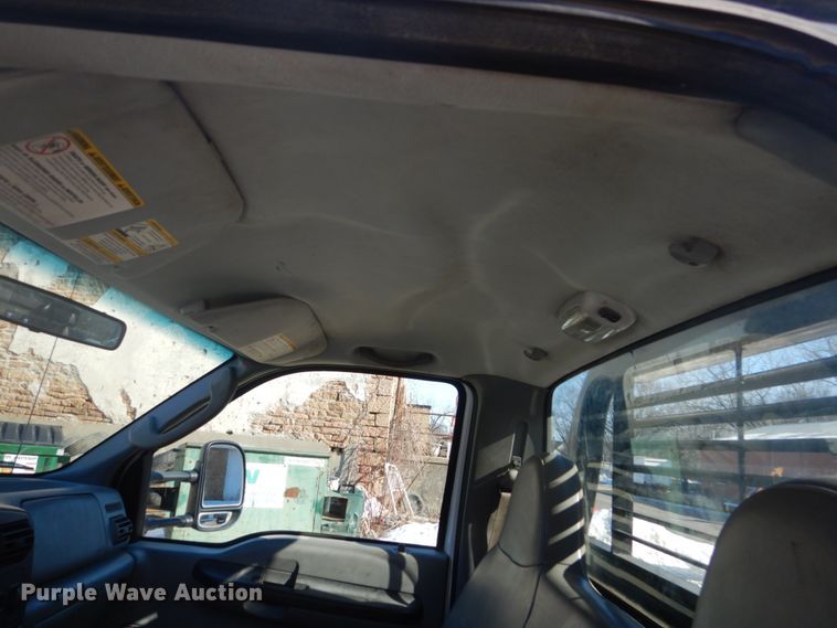 image for item GW9506 2006 Ford F350 Super Duty flatbed pickup truck