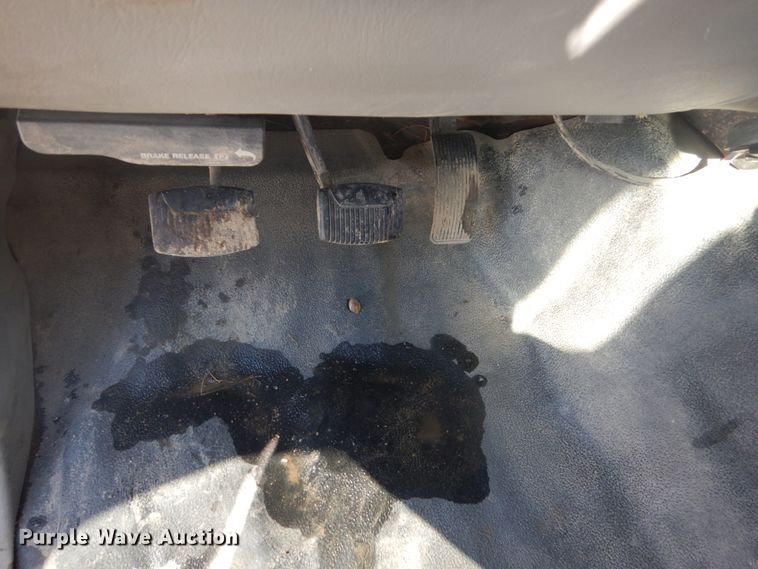 image for item GW9506 2006 Ford F350 Super Duty flatbed pickup truck