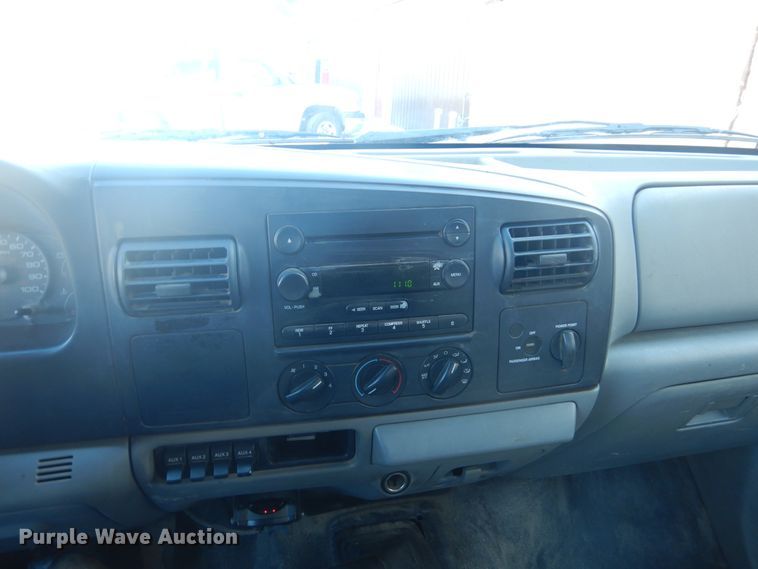 image for item GW9506 2006 Ford F350 Super Duty flatbed pickup truck