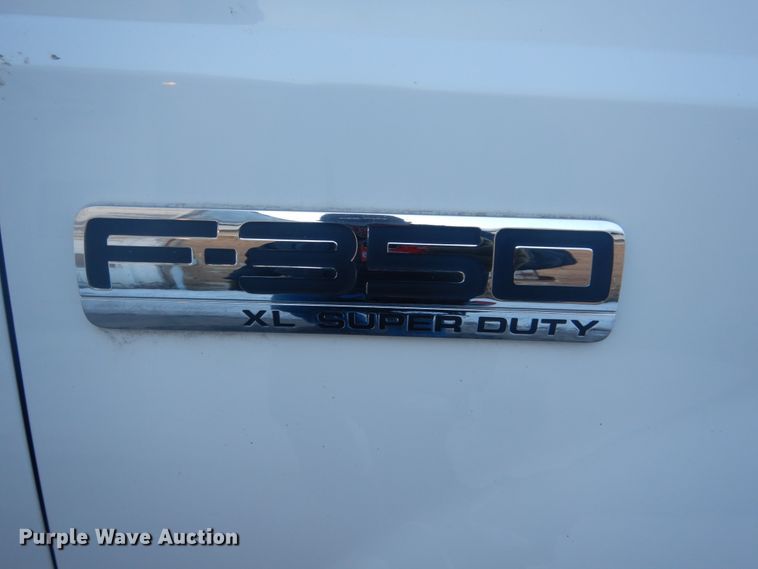 image for item GW9506 2006 Ford F350 Super Duty flatbed pickup truck