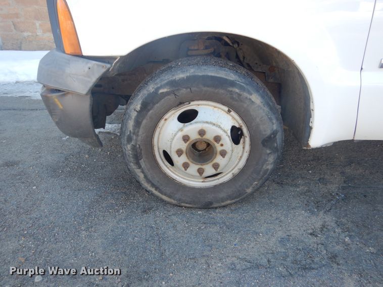 image for item GW9506 2006 Ford F350 Super Duty flatbed pickup truck