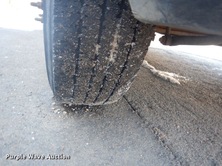 image for item GW9506 2006 Ford F350 Super Duty flatbed pickup truck