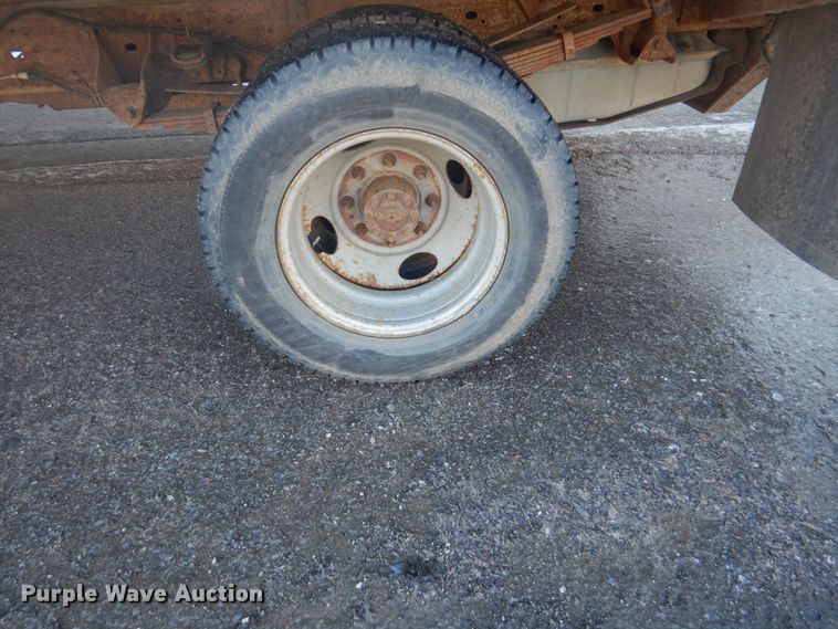 image for item GW9506 2006 Ford F350 Super Duty flatbed pickup truck