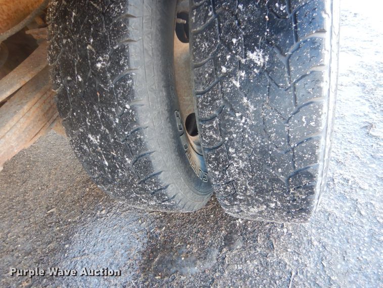 image for item GW9506 2006 Ford F350 Super Duty flatbed pickup truck