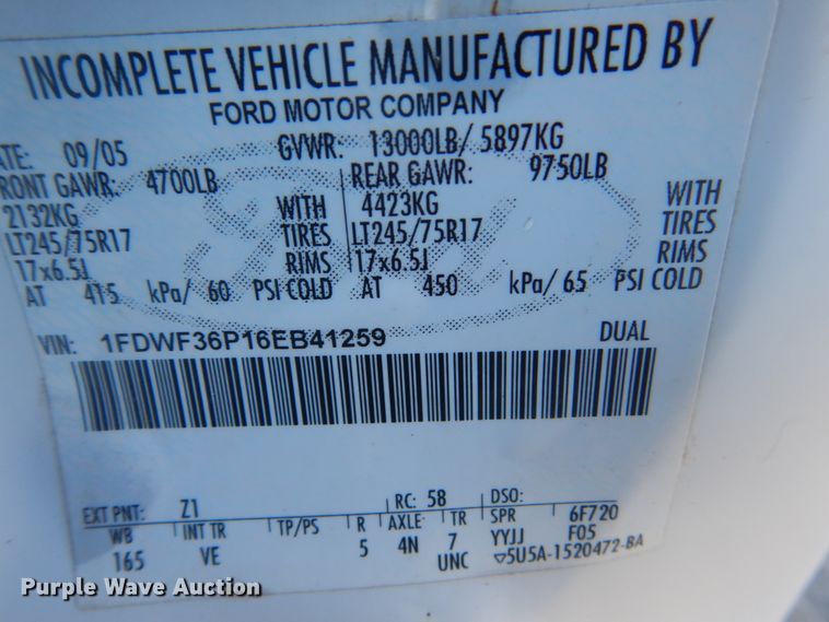 image for item GW9506 2006 Ford F350 Super Duty flatbed pickup truck