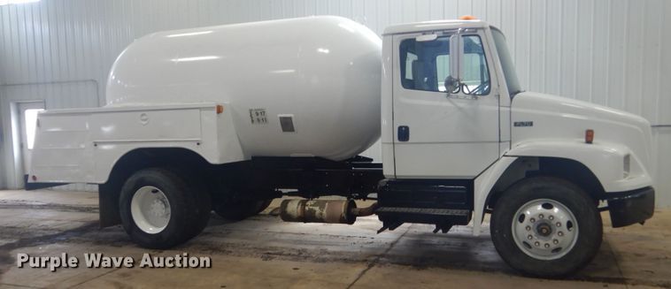 image for item GW9510 1995 Freightliner FL70 propane delivery truck