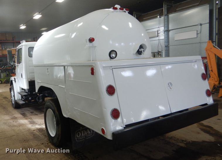 image for item GW9510 1995 Freightliner FL70 propane delivery truck