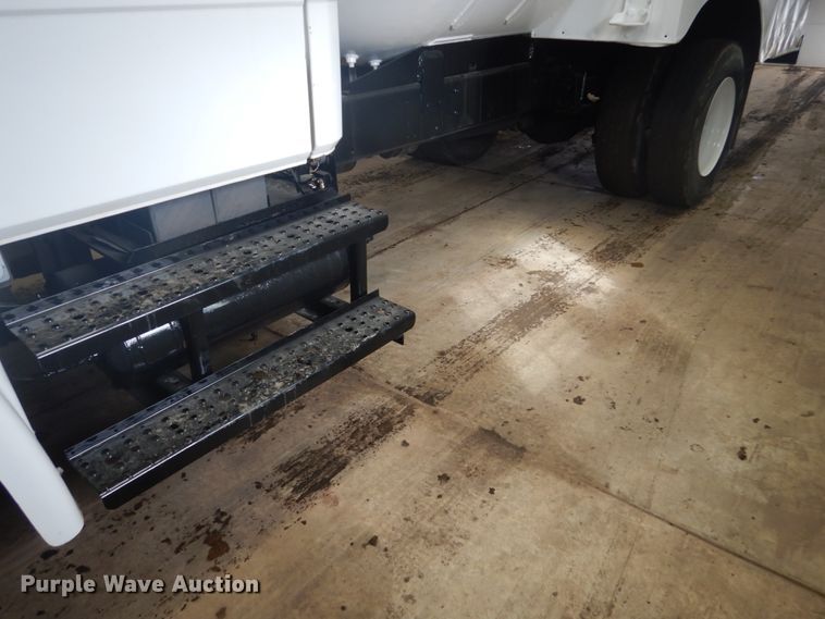 image for item GW9510 1995 Freightliner FL70 propane delivery truck