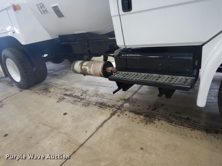 image for item GW9510 1995 Freightliner FL70 propane delivery truck