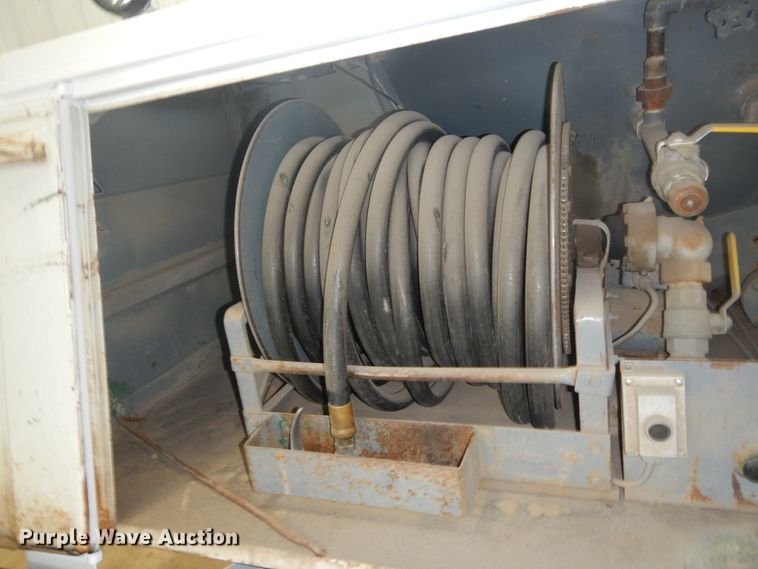 image for item GW9510 1995 Freightliner FL70 propane delivery truck