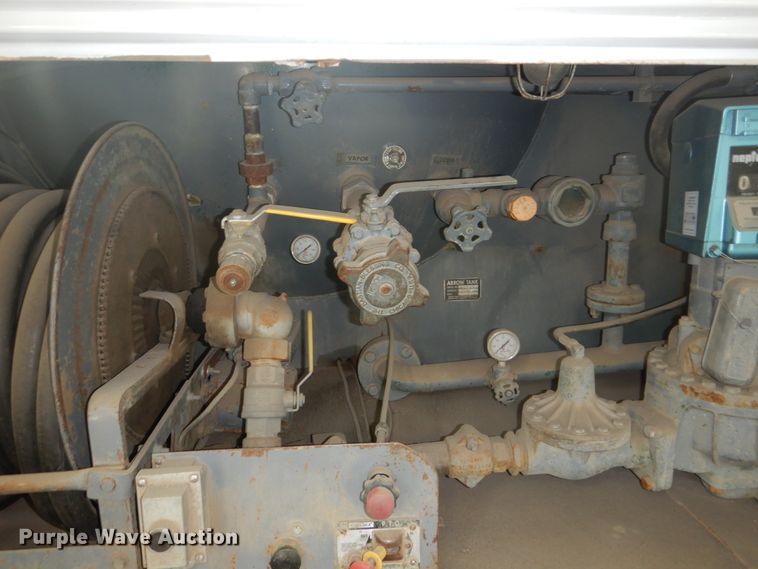 image for item GW9510 1995 Freightliner FL70 propane delivery truck