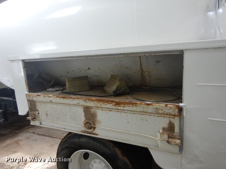 image for item GW9510 1995 Freightliner FL70 propane delivery truck