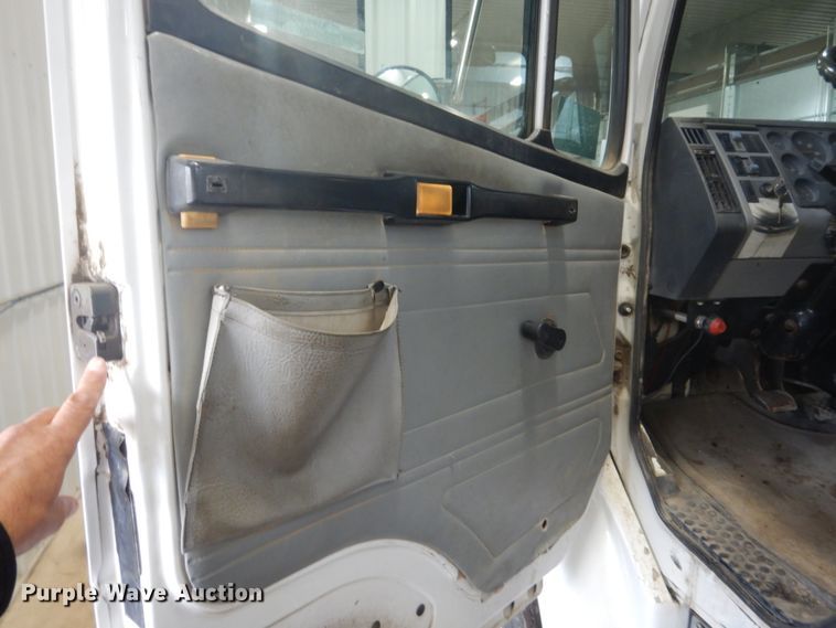 image for item GW9510 1995 Freightliner FL70 propane delivery truck