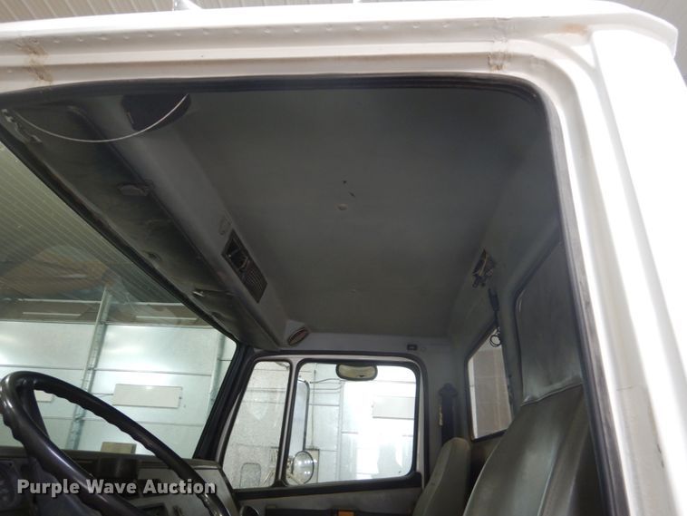 image for item GW9510 1995 Freightliner FL70 propane delivery truck