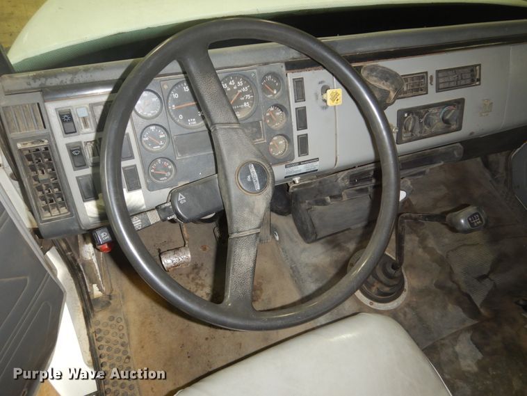 image for item GW9510 1995 Freightliner FL70 propane delivery truck