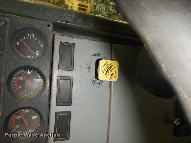 image for item GW9510 1995 Freightliner FL70 propane delivery truck