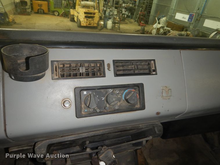 image for item GW9510 1995 Freightliner FL70 propane delivery truck