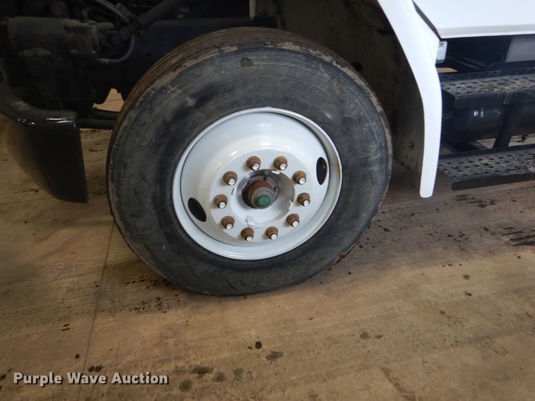 image for item GW9510 1995 Freightliner FL70 propane delivery truck