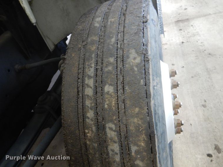 image for item GW9510 1995 Freightliner FL70 propane delivery truck