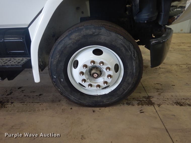 image for item GW9510 1995 Freightliner FL70 propane delivery truck