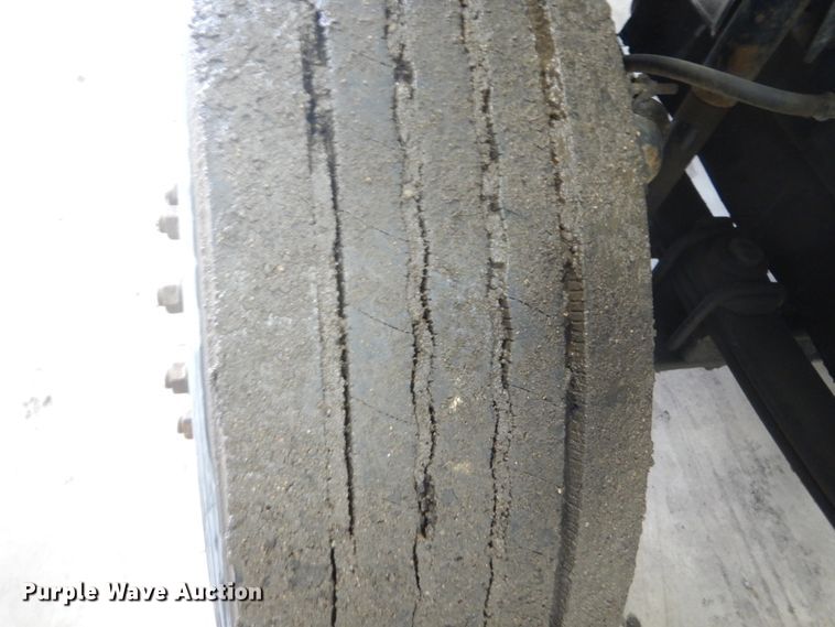 image for item GW9510 1995 Freightliner FL70 propane delivery truck