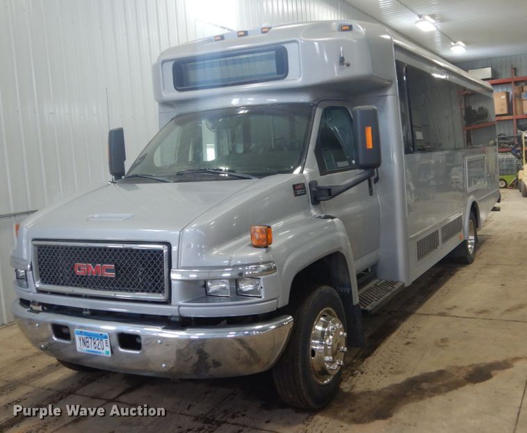 image for item GW9511 2006 GMC C5500 shuttle bus