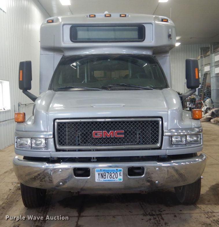 image for item GW9511 2006 GMC C5500 shuttle bus