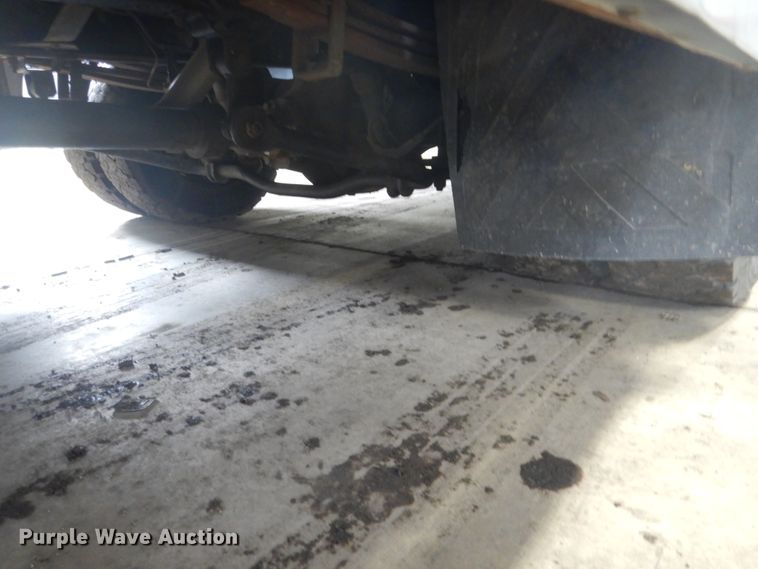 image for item GW9511 2006 GMC C5500 shuttle bus