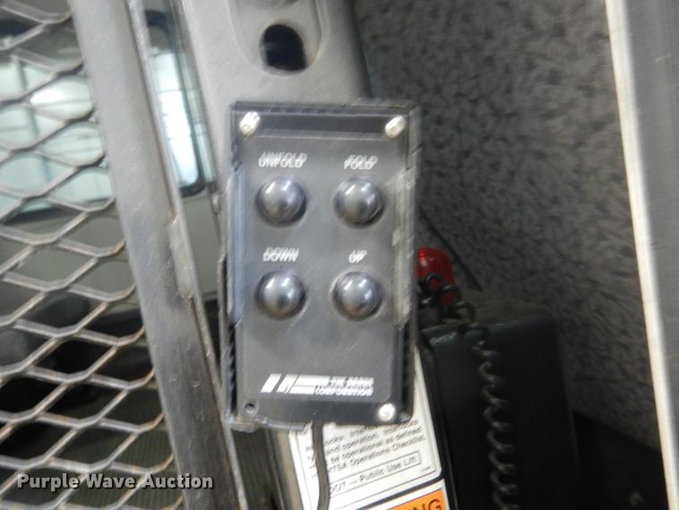 image for item GW9511 2006 GMC C5500 shuttle bus