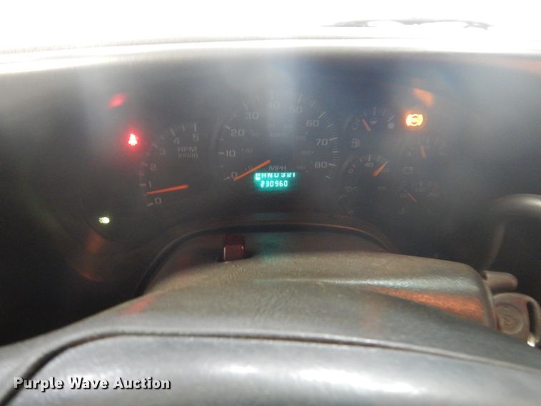 image for item GW9511 2006 GMC C5500 shuttle bus