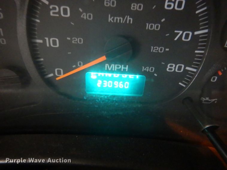 image for item GW9511 2006 GMC C5500 shuttle bus